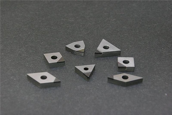 必要なはめ込まれたCNCの炭化物はさまざまなモデルが付いているPVDのコーティングを挿入する