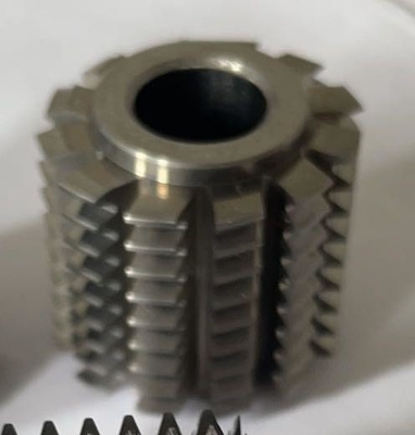 終わりの炭化物の歯切り工具のスライバ灰色非複雑なみみずギヤ歯切り工具のカッター